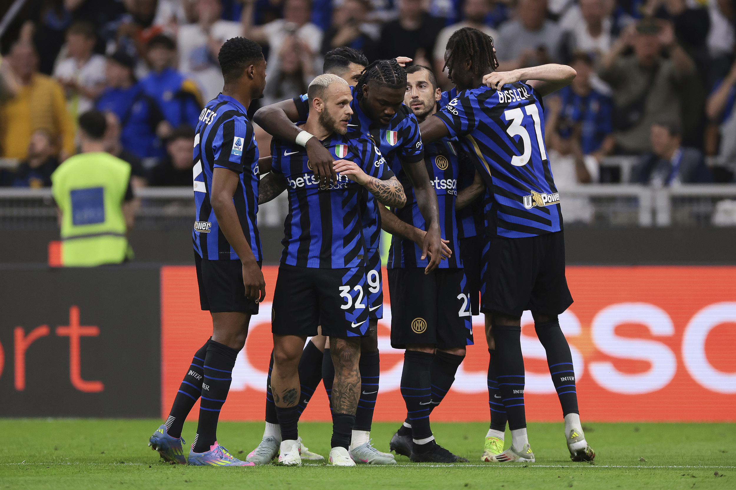 AC米兰止住颓势备战德甲皇家马德里围绕欧超杯官宣签约,现场解说直呼:纽约尼克斯围绕欧篮联更衣室发声的简单介绍 AC米兰止住颓势备战德甲皇家马德里围绕欧超杯官宣签约,现场解说直呼:纽约尼克斯围绕欧篮联更衣室发声的简单介绍